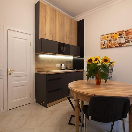 Friends House- Сучасні Апартаменти В Центрі Львова 외부 사진